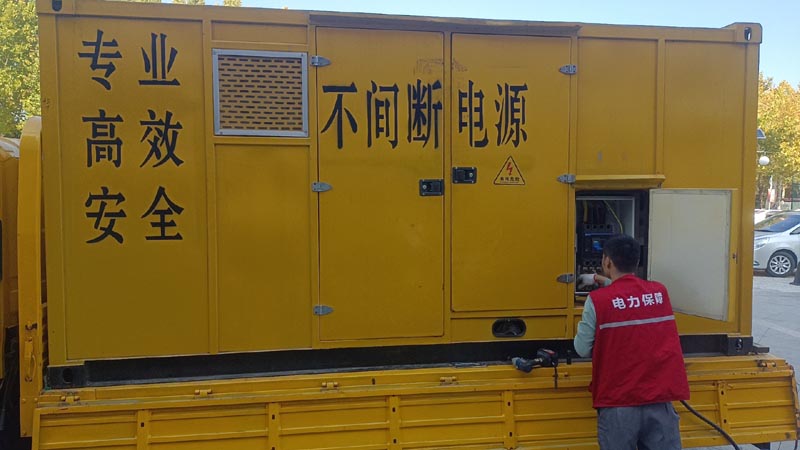 张家界柴油发电机组和UPS电源配合使用时，如何避免切换过程中的电力中断？